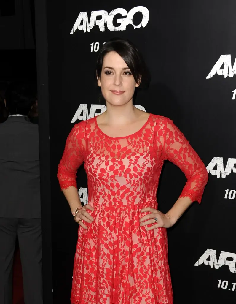 Hollywood Actress Melanie Lynskey Long Legs Show in Orange Dress